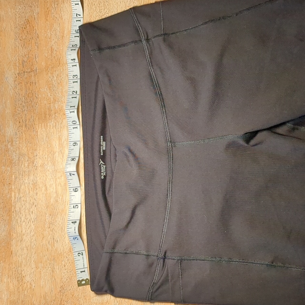 Old Navy Elevate leggings with pockets